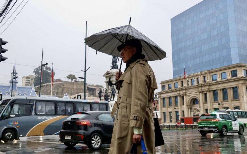 Sanciones por incumplir frecuencia de micros durante temporales no convencen a usuarios: "No garantizan el derecho a moverse"