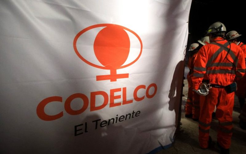 Denuncian préstamos impagos de Codelco a organizaciones sindicales por US$20 millones