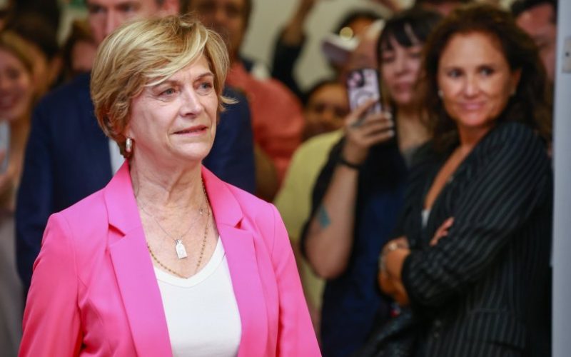 Comisión "Cerimedo" pide citar a Evelyn Matthei por campañas de desinformación y ataques de bots