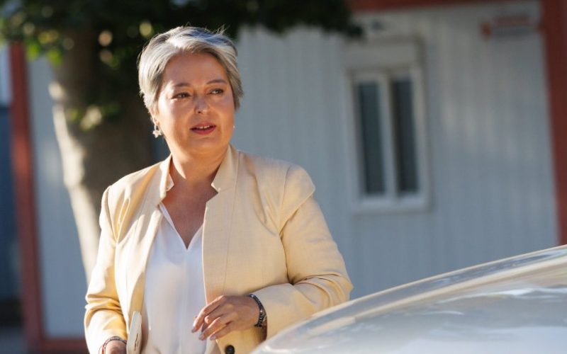 Jeannette Jara critica la "acción temeraria" de las AFP por caída del fondo E y acusa "falta de transparencia"