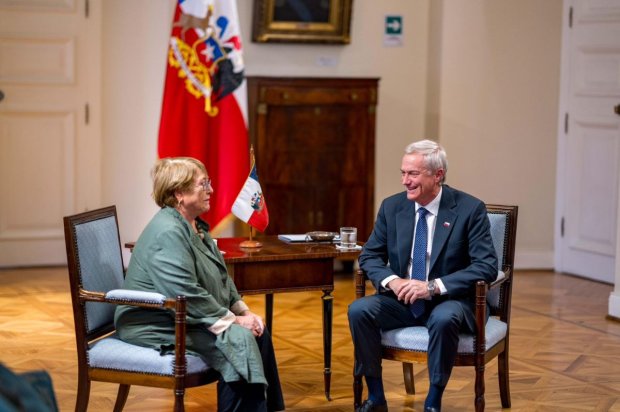 Kast afirma que eventual candidatura presidencial de Bachelet es "legítima", pero llama a "evaluar" sus políticas públicas