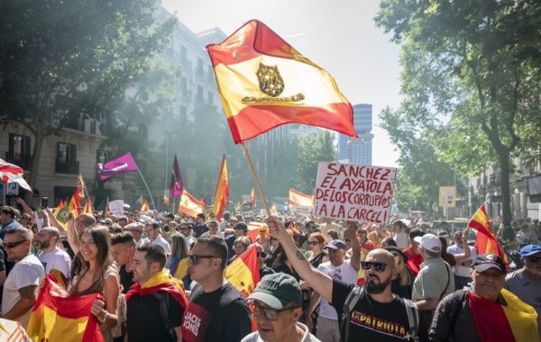 Pedro Sánchez adelanta las elecciones generales en España para el 29 de noviembre y apela a renovar el apoyo popular
