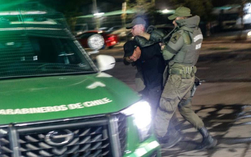 Carabineros frustra robo a bodegas en Ñuñoa y detiene a nueve extranjeros tras intento de fuga por los techos