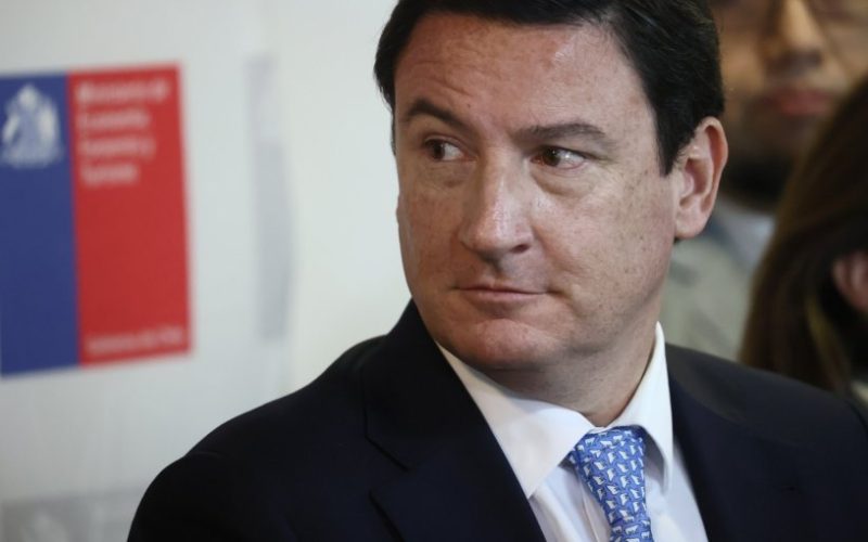 Senador Squella responde a críticas por "voltereta" tras cuestionar la politización de muertes de carabineros y exigir renuncias