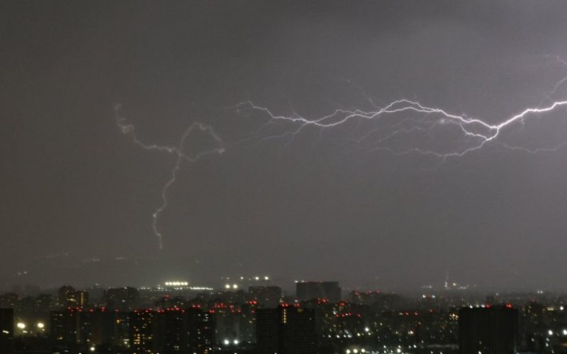 Declaran Alerta Temprana Preventiva para la región Metropolitana ante probables tormentas eléctricas y precipitaciones