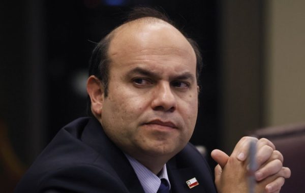Pavez defiende fin de "Yo elijo mi PC" por estar "mal evaluado" y afirma que "no presenta un efecto relevante en el aprendizaje"
