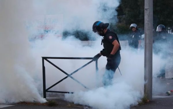 Protestas estudiantiles en Francia: adolescente sufre la amputación de una mano tras manipular granada de la Policía