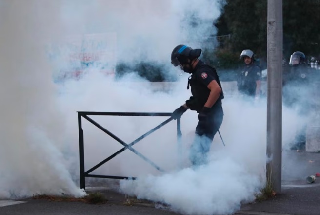 Protestas estudiantiles en Francia: adolescente sufre la amputación de una mano tras manipular granada de la Policía
