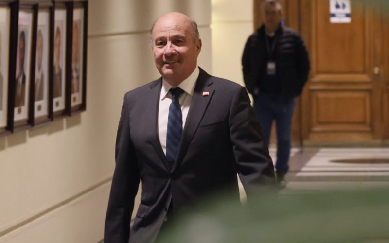 Ministro Quiroz ingresa proyecto de Ley de Presupuestos 2027 al Congreso y afirma que "siempre hay apertura para perfeccionar"