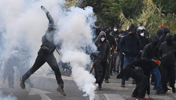 Primer ministro francés acusa que protestas estudiantiles se convirtieron en un "movimiento de violencia urbana"