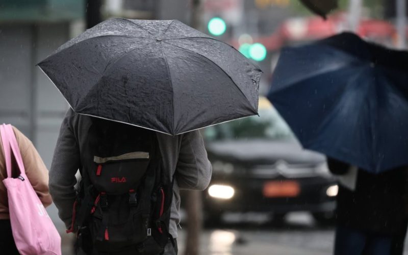 Alcaldesa de Quilpué pide suspender clases este martes por pronóstico de lluvia y viento