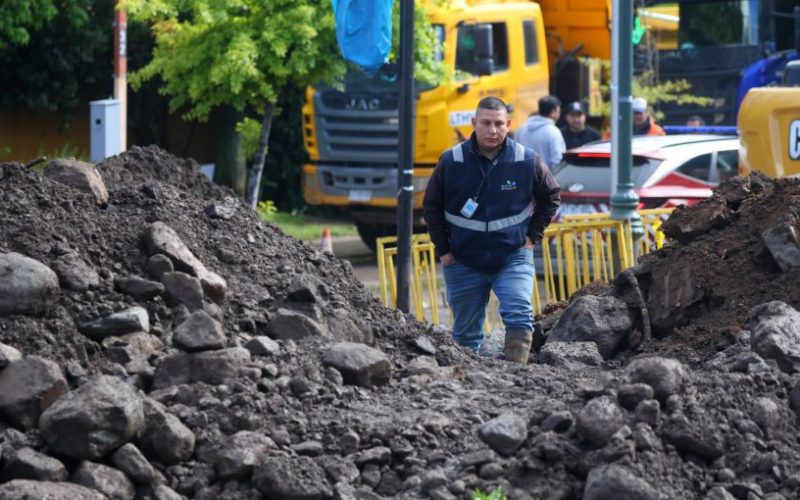 "Grito de auxilio": Alcaldesa de Las Condes advierte riesgo de un nuevo aluvión y exige maquinaria urgente