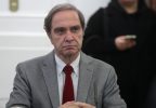Exministro Larraín dice que rechazó rebaja de pena a violador, pero doctrina de la Corte Suprema "nos forzó a dictar los decretos"