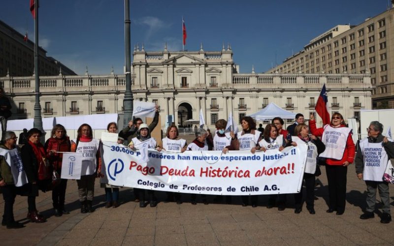 Comienza pago de la primera cuota de la Deuda Histórica a un segundo grupo de profesores: 6.300 beneficiados