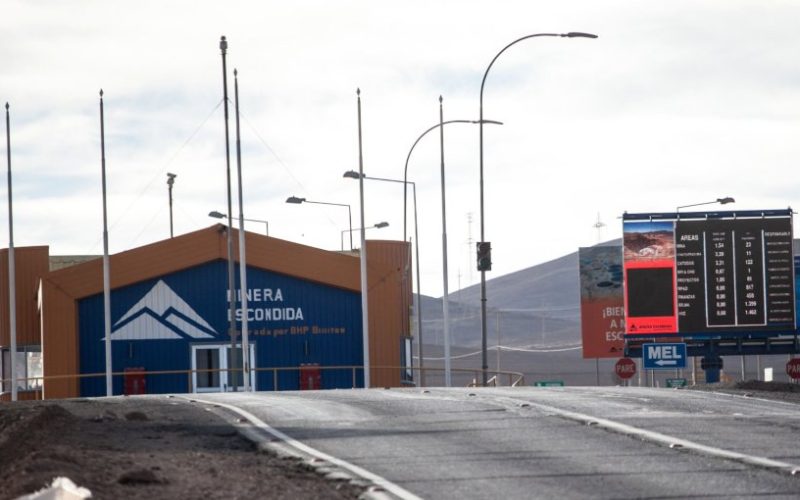 Sindicato de Escondida aprueba oferta de BHP y evita la huelga: Acuerdo incluye bono de $28 millones