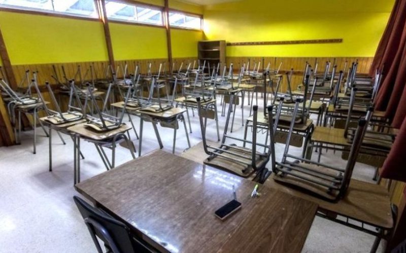 Suspenden clases en 10 comunas de la región Metropolitana por lluvias de este martes 20