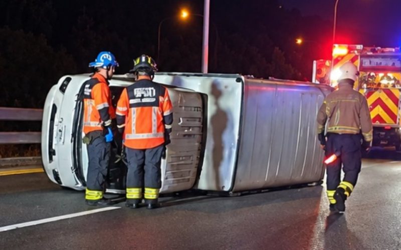 Vehículo terminó volcado en la Av. España a la altura del Club de Yates en Viña del Mar