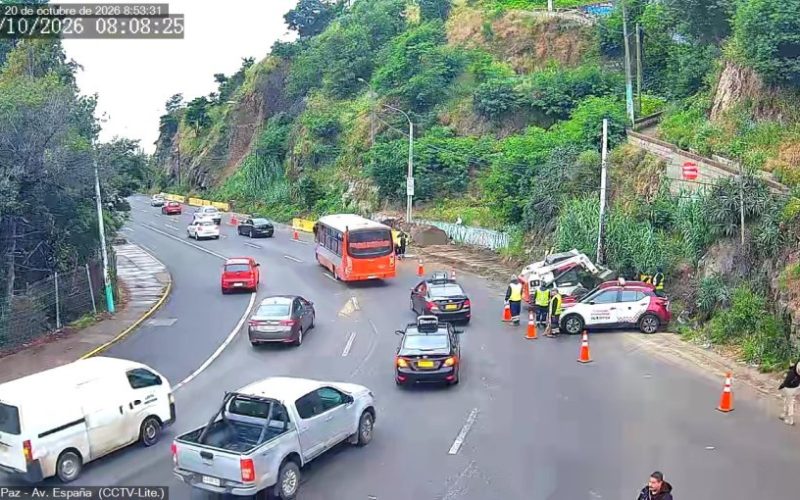 Primeras lluvias provocan desprendimiento de rodados en la Av. España de Valparaíso