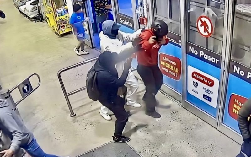 Difunden imágenes del violento turbazo a supermercado del cerro Rodelillo de Valparaíso