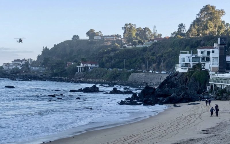 Retoman intenso operativo de búsqueda de hombre desaparecido en playa de Viña del Mar