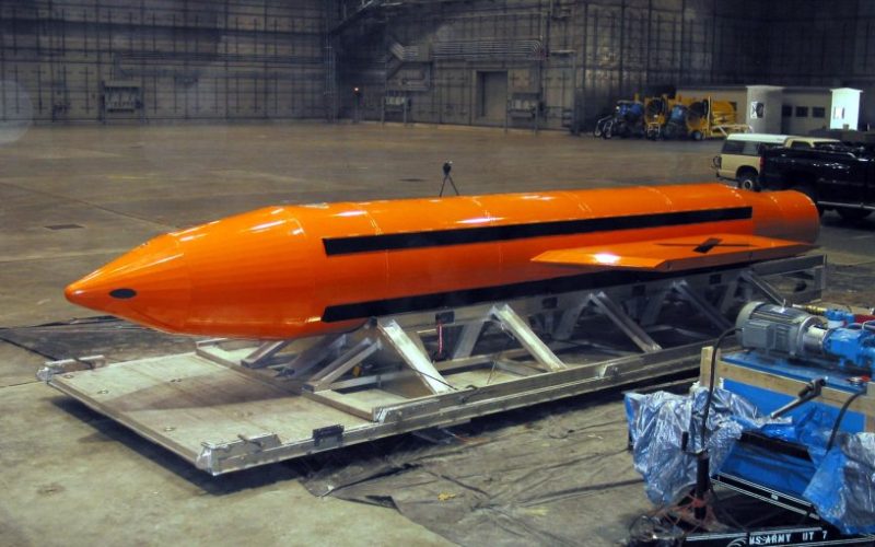 Trump evalúa utilizar la "madre de todas las bombas" contra Irán y advierte que la guerra terminará "muy pronto"