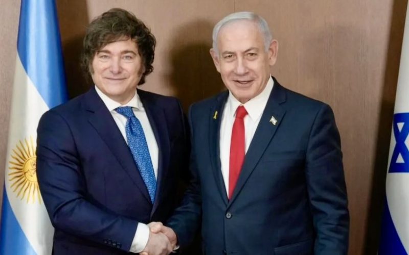 Milei y Netanyahu felicitan a Flávio Bolsonaro tras su triunfo en primera vuelta en Brasil