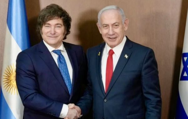 Milei y Netanyahu felicitan a Flávio Bolsonaro tras su triunfo en primera vuelta en Brasil