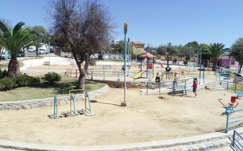 Renovarán completamente la plaza Manuel Rodríguez del cerro Esperanza tras aprobación de proyecto por $300 millones