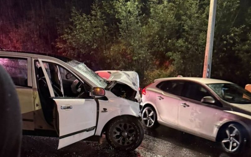 Dos camionetas protagonizaron colisión frontal de alta energía en el Camino Internacional en Viña del Mar