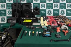 Tres sujetos fueron detenidos por robo a establecimiento comercial en Concón: uno mantenía orden vigente de captura