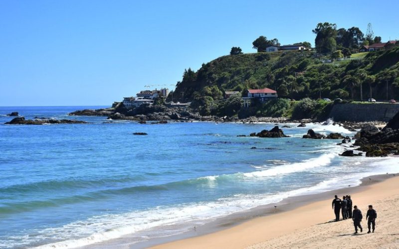 Despliegan a 72 personas y medios aéreos y submarinos en búsqueda de hombre desaparecido en playa de Viña del Mar