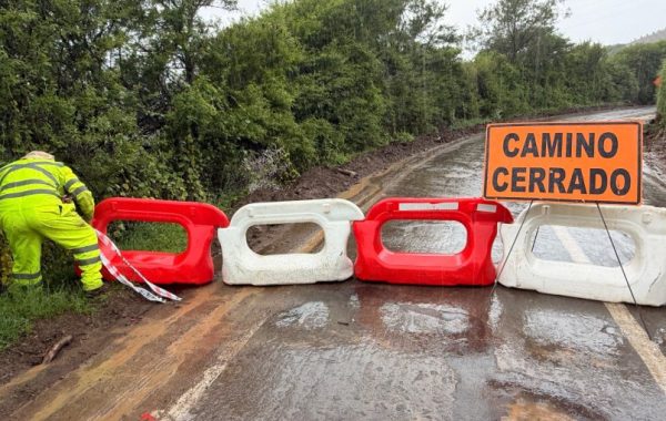 Ruta F-366 entre Quillota y La Cruz fue cerrada preventivamente por el sistema frontal