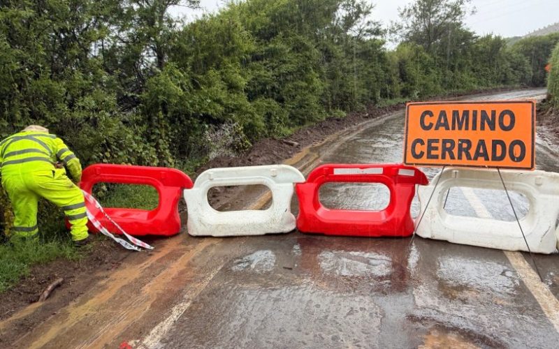 Ruta F-366 entre Quillota y La Cruz fue cerrada preventivamente por el sistema frontal