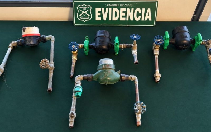 Sorprenden in fraganti a sujeto robando medidor de agua en Reñaca Alto: fue detenido con cuatro dispositivos en su poder