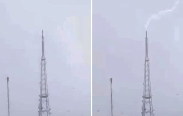 Impactante registro muestra potente descarga eléctrica en antena de Viña del Mar