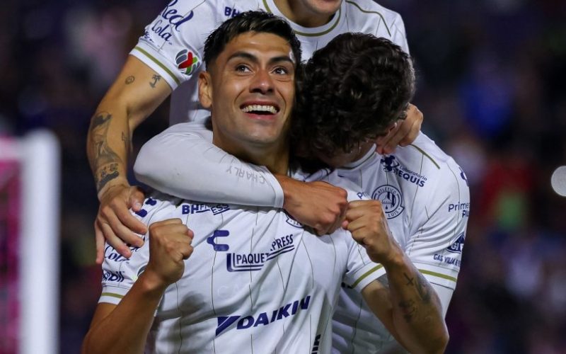 Felipe Mora brilla con un doblete, rompe su sequía goleadora y lidera el triunfo de Atlético San Luis en México