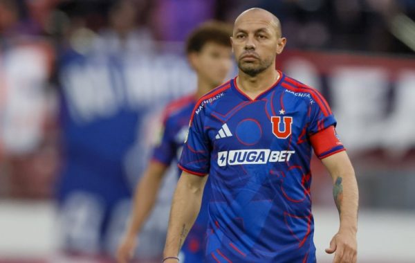Marcelo Díaz explica decisión de retirarse del fútbol: "Ya lo entregué todo. No quiero terminar de rodillas"