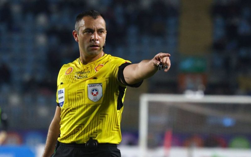 Diego Flores será el árbitro del Clásico Universitario entre la UC y la U en el Claro Arena
