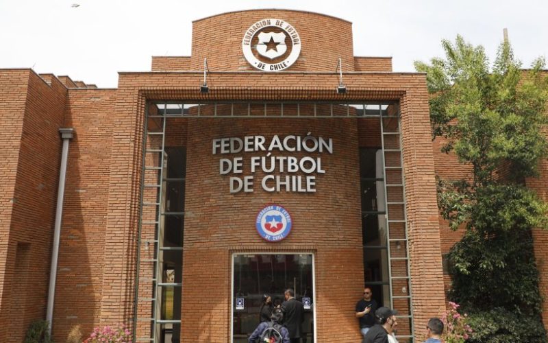 FIFA impone condiciones para separar la ANFP y la Federación de Fútbol de Chile en medio de una tensa reunión