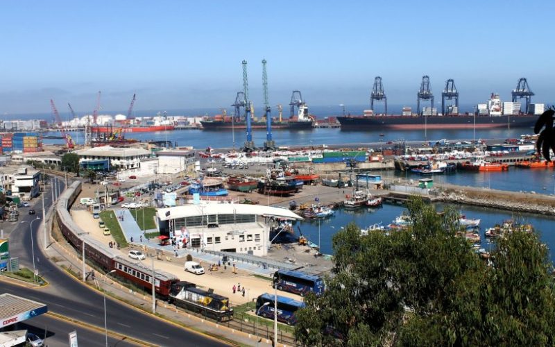 Advierten fuerte retraso portuario en Chile y apuntan a Valparaíso y San Antonio: "Todavía no hemos puesto ni una sola piedra"