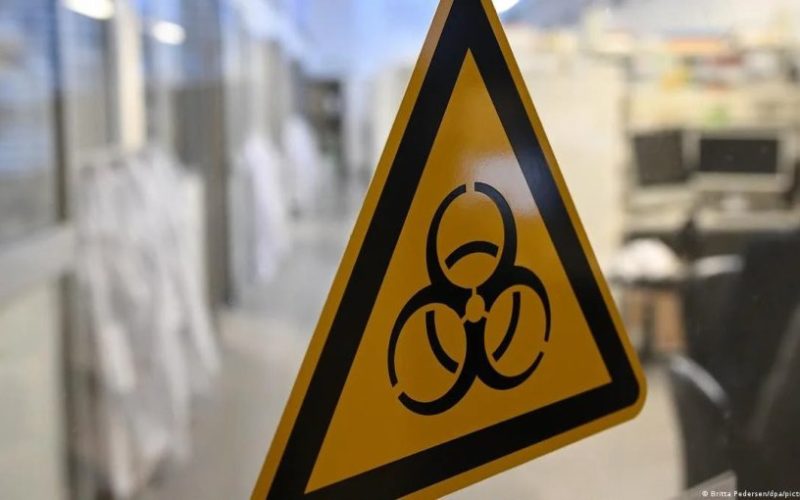 OMS monitorea muerte de investigadora en laboratorio de Rusia por sospecha de peste neumónica