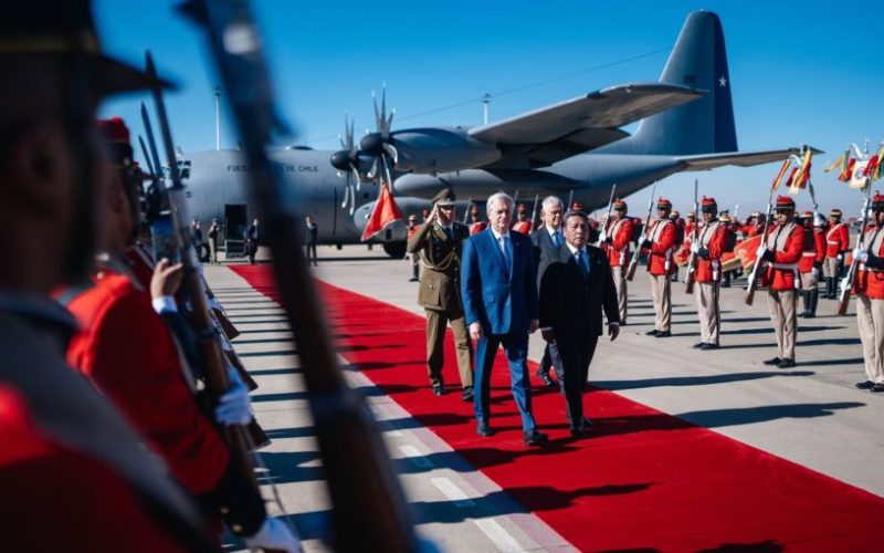 Presidente Kast llega a Bolivia para reunirse con Rodrigo Paz en la primera visita oficial chilena en 71 años