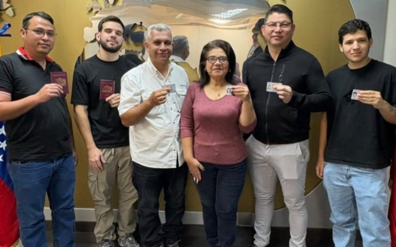 Consulados chilenos en Venezuela retoman funciones con la entrega de pasaportes y cédulas de identidad