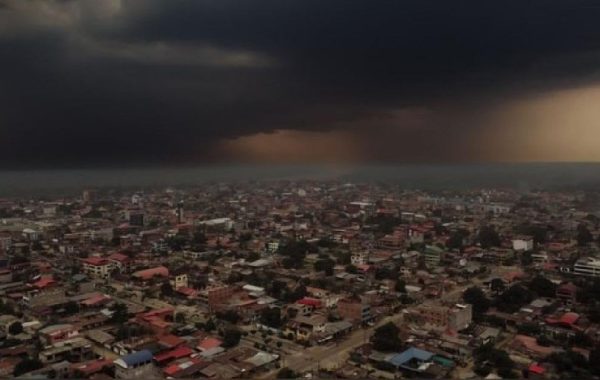 Perú en alerta por histórico fenómeno de "El Niño": Gobierno advierte "una situación terrible" e implora evacuaciones