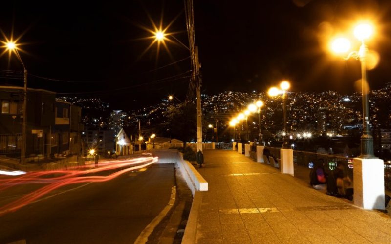 Valparaíso ampliará recambio de luminarias a 40 sectores con inversión de $5.100 millones