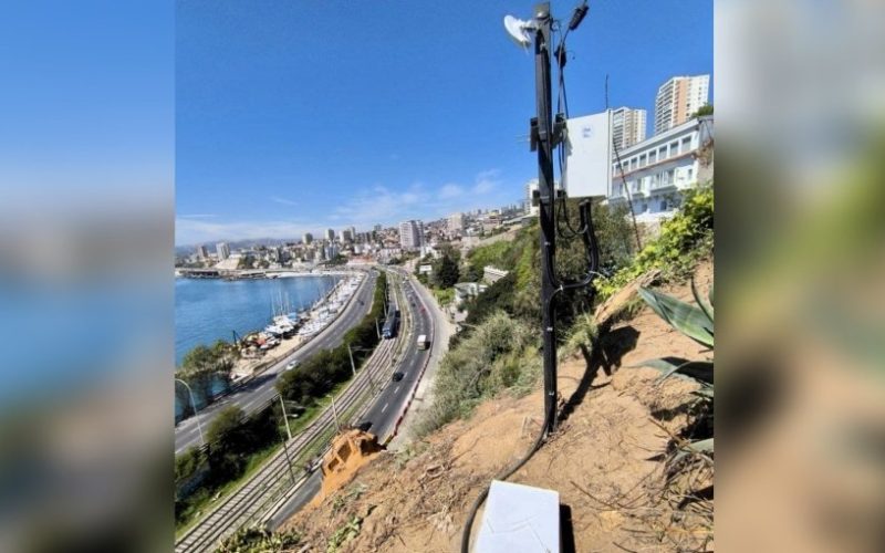Con cámaras y sensores vigilan talud de Av. España ante nuevas lluvias en Valparaíso