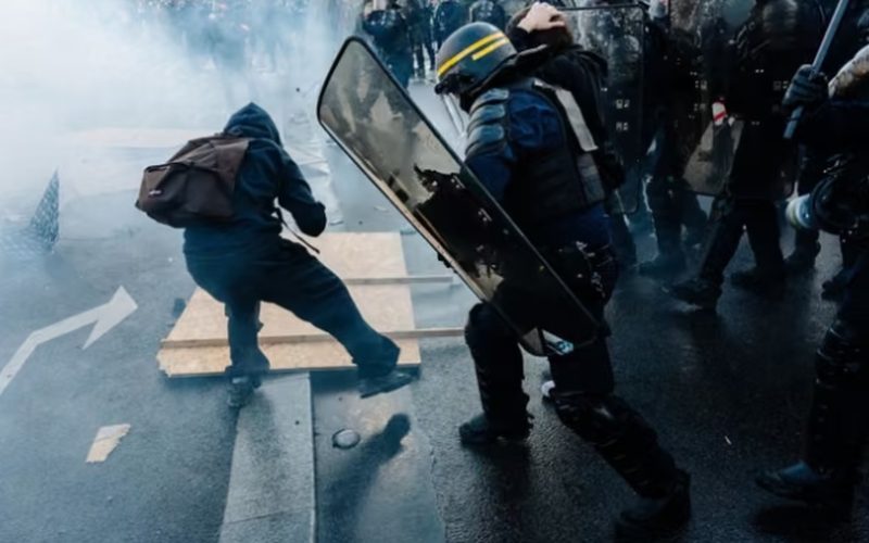 Protestas en Francia: se eleva a 2.000 la cifra de detenidos y sobre 500 los agentes heridos