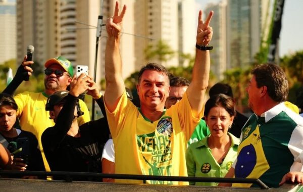 Bolsonaro gana la primera vuelta con 47% y disputará la presidencia de Brasil con Lula