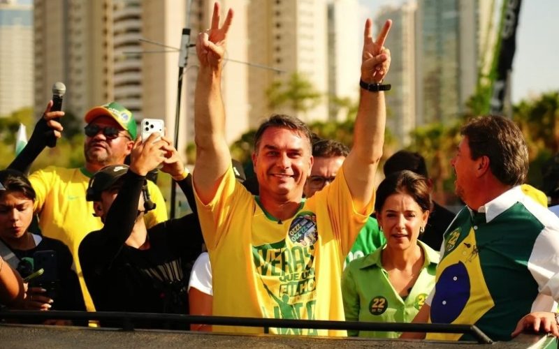 Bolsonaro gana la primera vuelta con 47% y disputará la presidencia de Brasil con Lula