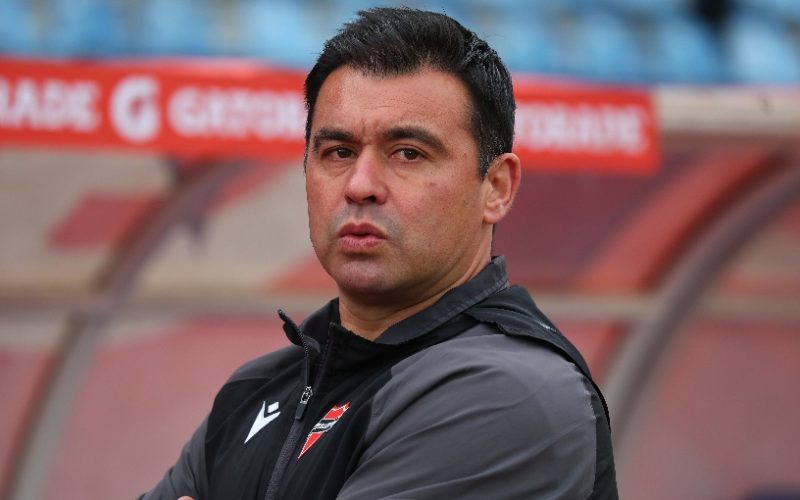 Juan José Ribera fue desvinculado de Ñublense tras durísima derrota 6-0 ante la "U"